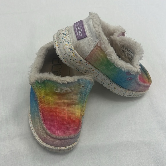 Various girls size 8 shoes, crocs, hey dude, sketchers - Picture 4 of 11